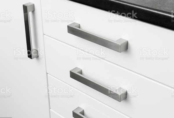 Laci Dapur dengan Pegangan Logam